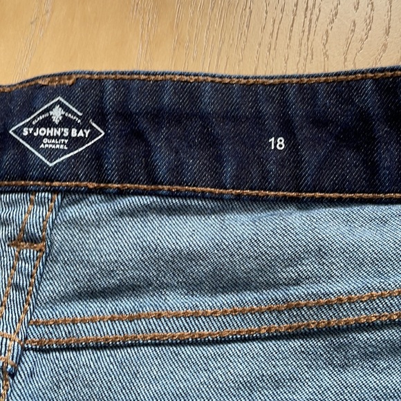St. john's Bay straight Leg Jeans size 18/41.5"Long /20.5" waist - Picture 9 of 11